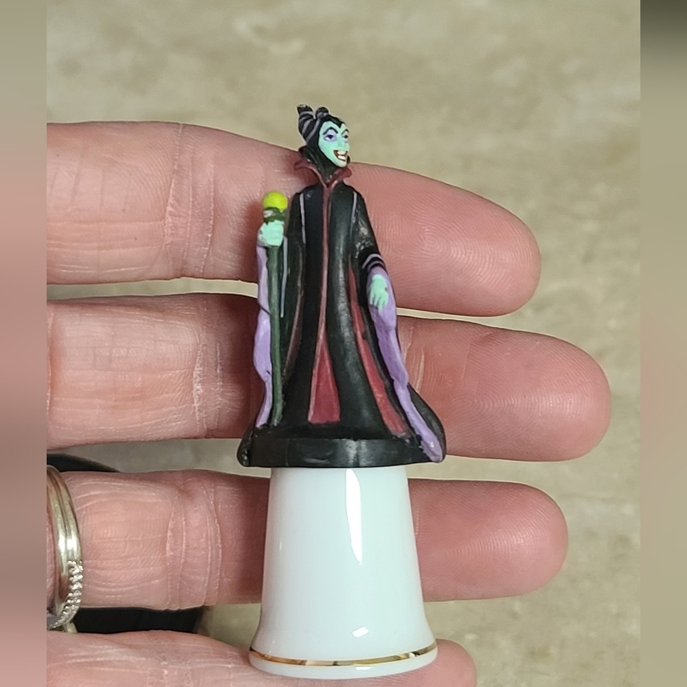 Maleficent Disney Villians glass covered thimble - Picture 5 of 9